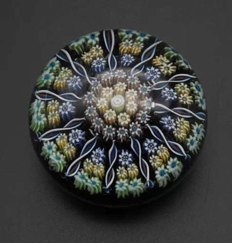 Beautiful Scottish Vasart Paperweight