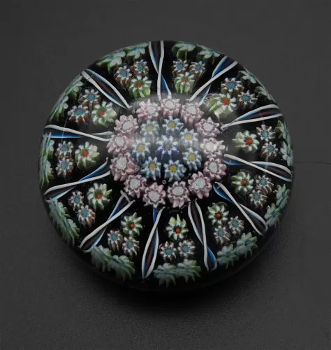 Beautiful Scottish Art Glass Vasart Paperweight