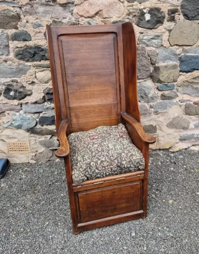 Good 18th Century Oak Lambing Chair
