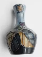 Very pretty Moorcroft England Brambles Vase
