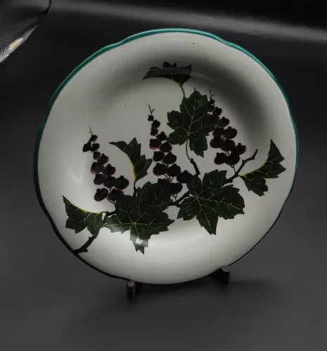 Superb Wemyss Blackcurrants Dessert Plate