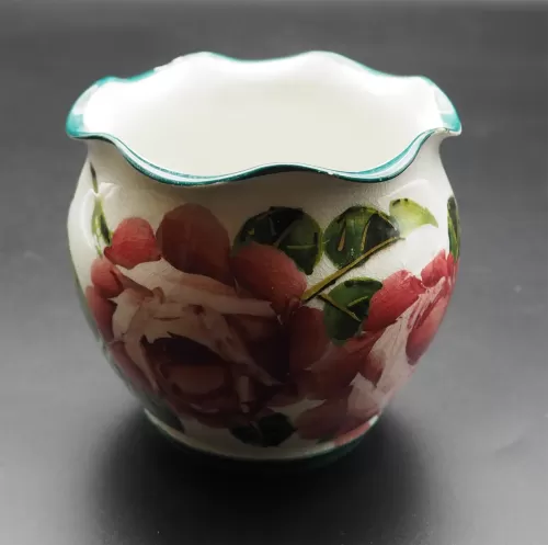 Small Scottish Wemyss Wavy Edge Pot